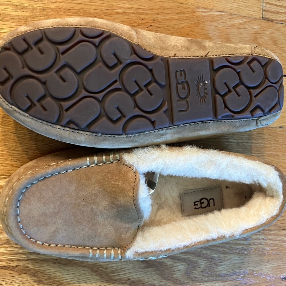Cozy Shearling Lined Ansley Uggs slip on slippers